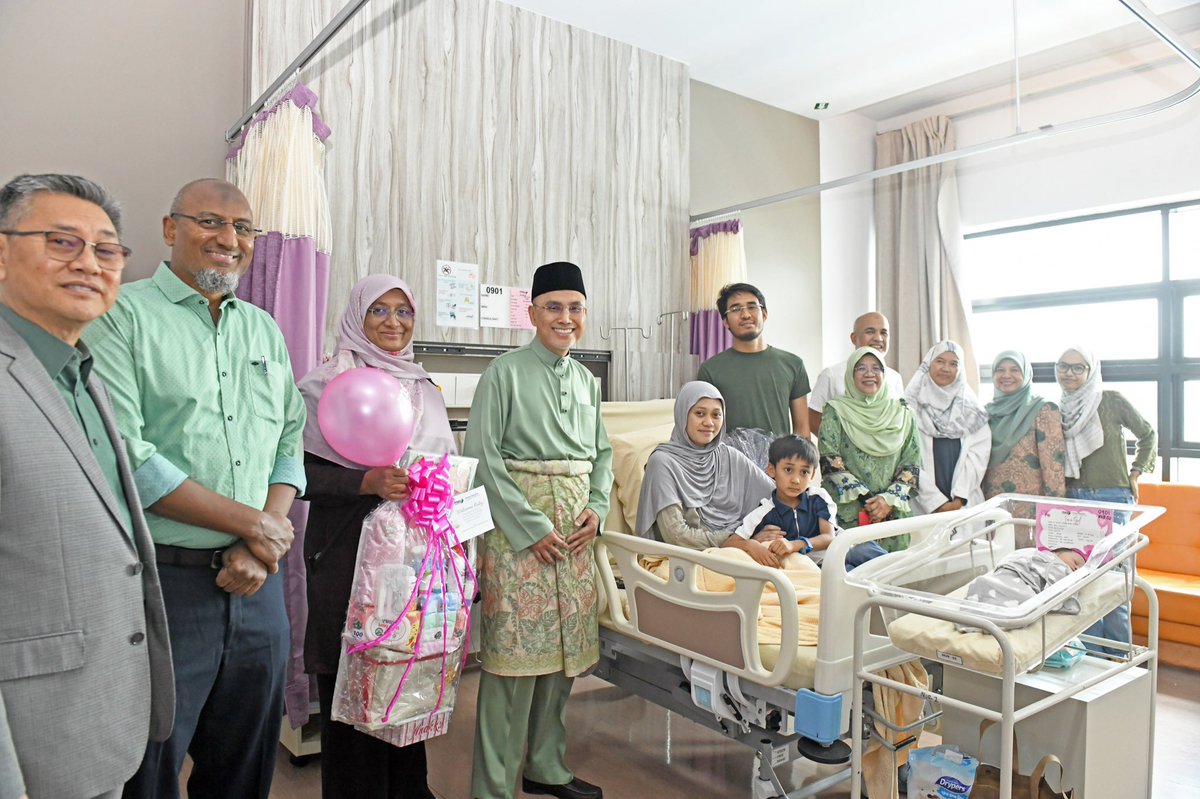 MohdShukriYajid's tweet photo. A delightful day spent with @MSUmalaysia alumni & scholar Mohd Uzair bin Zulkifly and Noor Hanim binti Azhar as they welcomed the arrival of their beautiful baby girl. Wishing the family abundant joy, good health, and countless blessings on this new chapter together. @msumcmalaysia