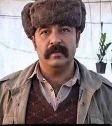 EliOmidvari's tweet photo. شغلش کارگری و نگهبانی از گلخانه است. به اتهام واهی محاربه به اعدام محکوم شده. 
تنهاش نذاریم.
#قاسم_اصلانی https://t.co/qiEgfuozdg