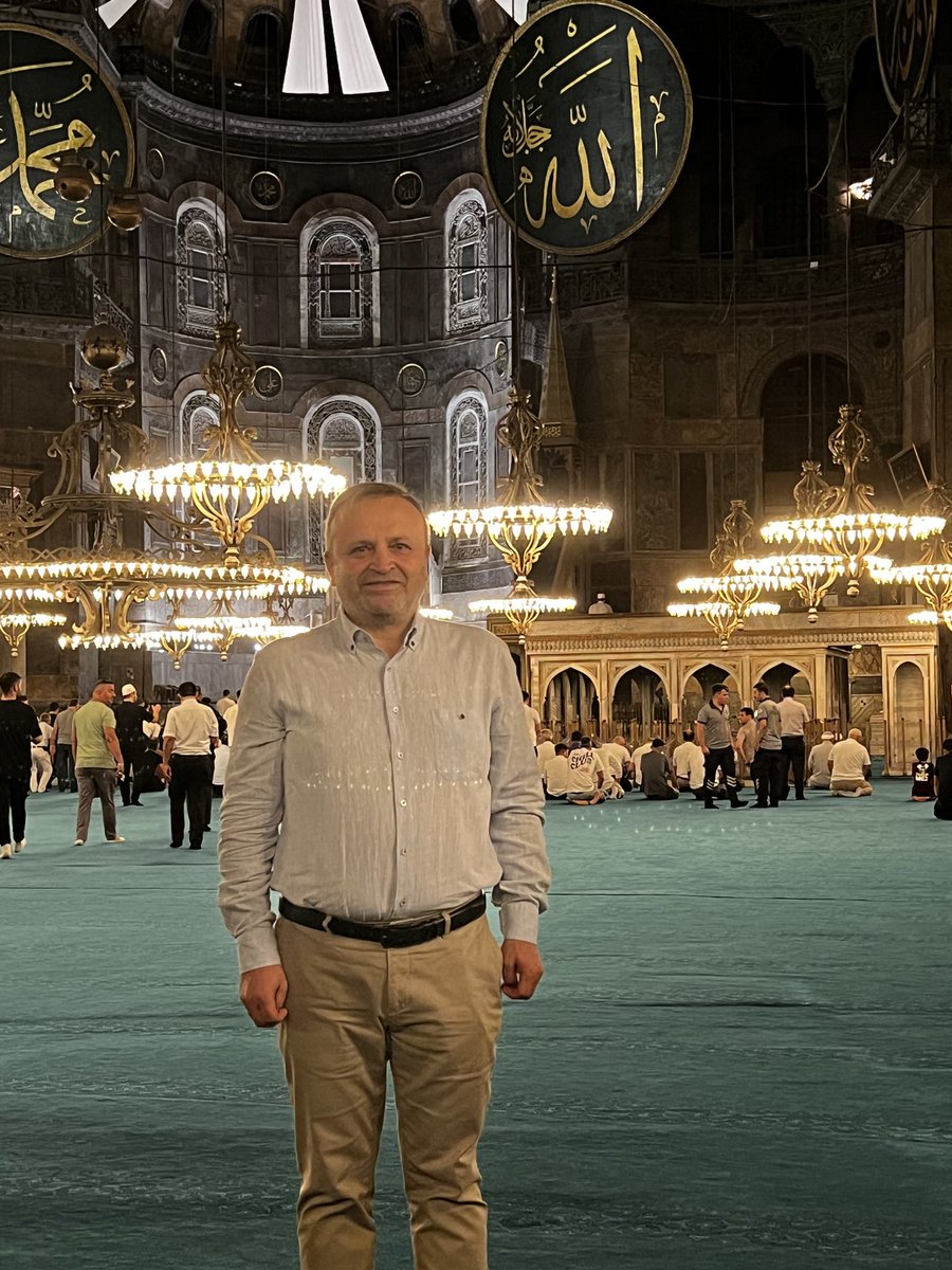 MustafaY_K's tweet photo. "Milletimizin asırlık hasreti, Cumhurbaşkanımız Sayın Recep Tayyip Erdoğan'ın liderliğinde 10 Temmuz 2020 tarihinde sona erdi. Ayasofya-i Kebir Camii Şerifi yeniden asli hüviyetine kavuşarak ibadete açıldı. Bu tarihi karar; millet iradesinin, egemenliğimizin ve medeniyet mirasımıza sahip çıkma kararlılığımızın en güçlü nişanelerinden biri olarak tarihe geçti. Ayasofya'nın yeniden ezanla buluşmasının yıl dönümünde emeği geçenleri rahmet ve minnetle yâd ediyor, bu tarihi kararı bir kez daha gururla hatırlıyoruz."