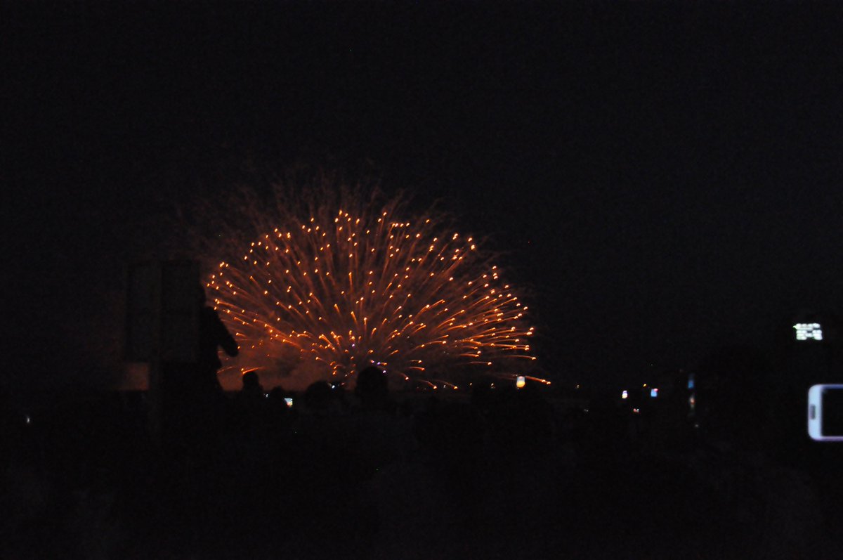 unifum's tweet photo. #鎌倉花火大会2026
カメラで撮ったやつ
18年前のカメラ+16年前のレンズなので夜景の性能不足を感じる
あとでゴリゴリに編集しようかな🤔 https://t.co/mtNGvwZ1GZ