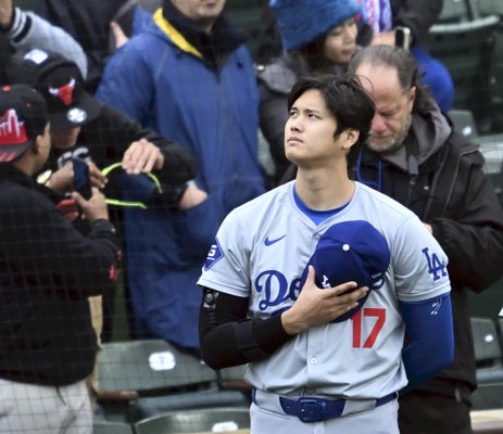TheVelocityVers's tweet photo. Hello to all my American friends！🇺🇲

Shohei Ohtani is on the mound tonight!

What if he throws a complete-game shutout and crushes two home runs to reach 350 career home runs across NPB and MLB?

With Ohtani, it honestly feels like anything is possible. You can always believe he'll do something extraordinary. 🔥⚾💙