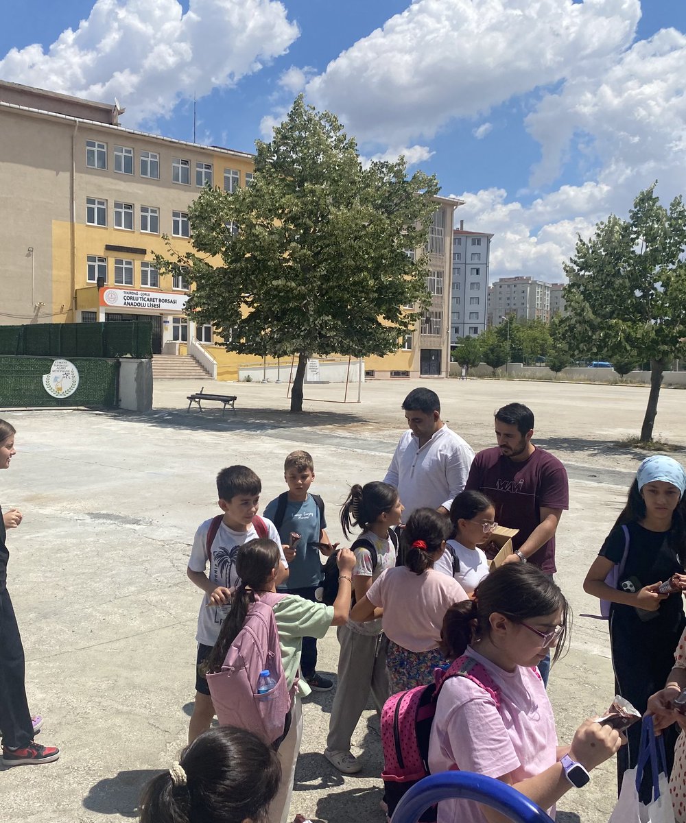 sehriyarcafer's tweet photo. 🇹🇷 Milletin Geleceği Emin Ellerde 🇹🇷

Yaz Okulu öğrencilerimizi ziyaret ederek ikramda bulunduk. https://t.co/WaDCrH4xbn