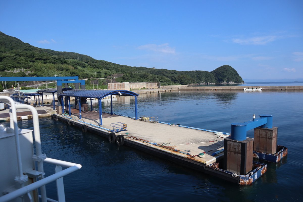 daikan_47's tweet photo. 名残惜しくも的山大島を去る。

元々は与論島に行く予定だったが、台風接近を受けて二日前に急遽予定変更。突貫で組み上げた旅程だったが、天気にも恵まれ、充実した島旅となった。 https://t.co/vPvnnEkliF