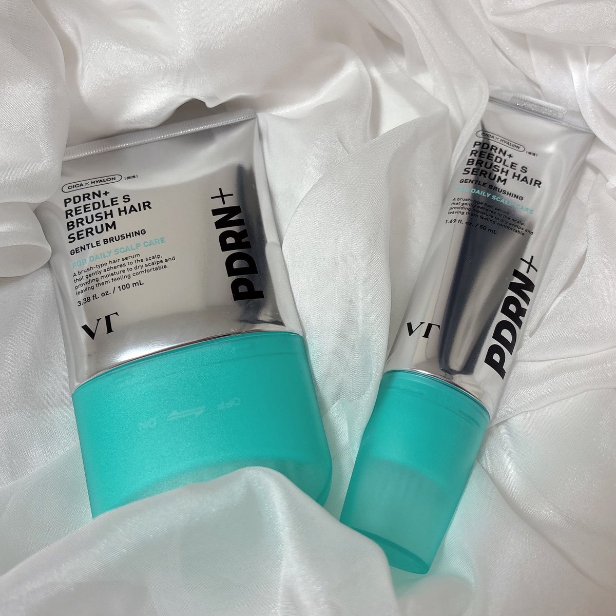 amiamicherry's tweet photo. #PR @VtcosmeticsSpot

VTのPDRN+リードルSブラシヘアセラムを50ml・100ml使い比べ🎶

清涼感があって爽快な使い心地❗️
ドライヤー中の暑さが気になりにくく感じて、この季節にぴったり🧊

梅雨や夏の頭皮ケアのスタメン入り⭐️🌿

#VT #ヘアケア #頭皮ケア #梅雨のヘアケア https://t.co/BUeaVtbLuU