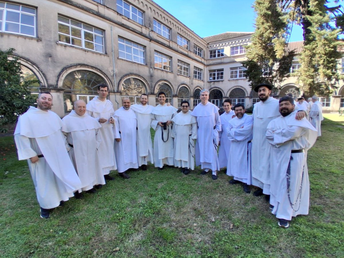 Dominicos_ar's tweet photo. 🙌 Hoy terminamos el #encuentrodeprovincia 
🙏 ¡Gracias por sus oraciones!
#dominicos #ordendepredicadores https://t.co/Gs4XTNam3u