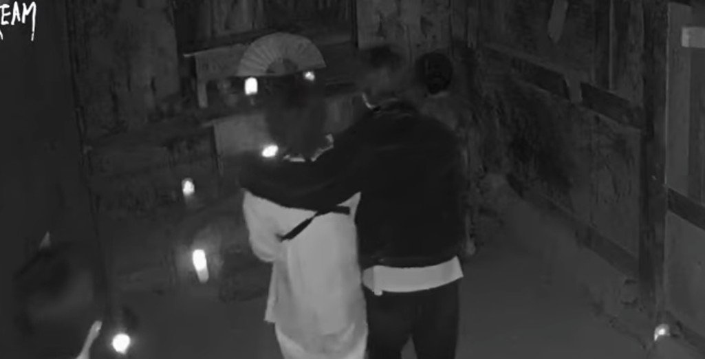 renjhyuckist's tweet photo. like i said before he really protects u from the ghosts sweetie https://t.co/Y3l2ivnzzF