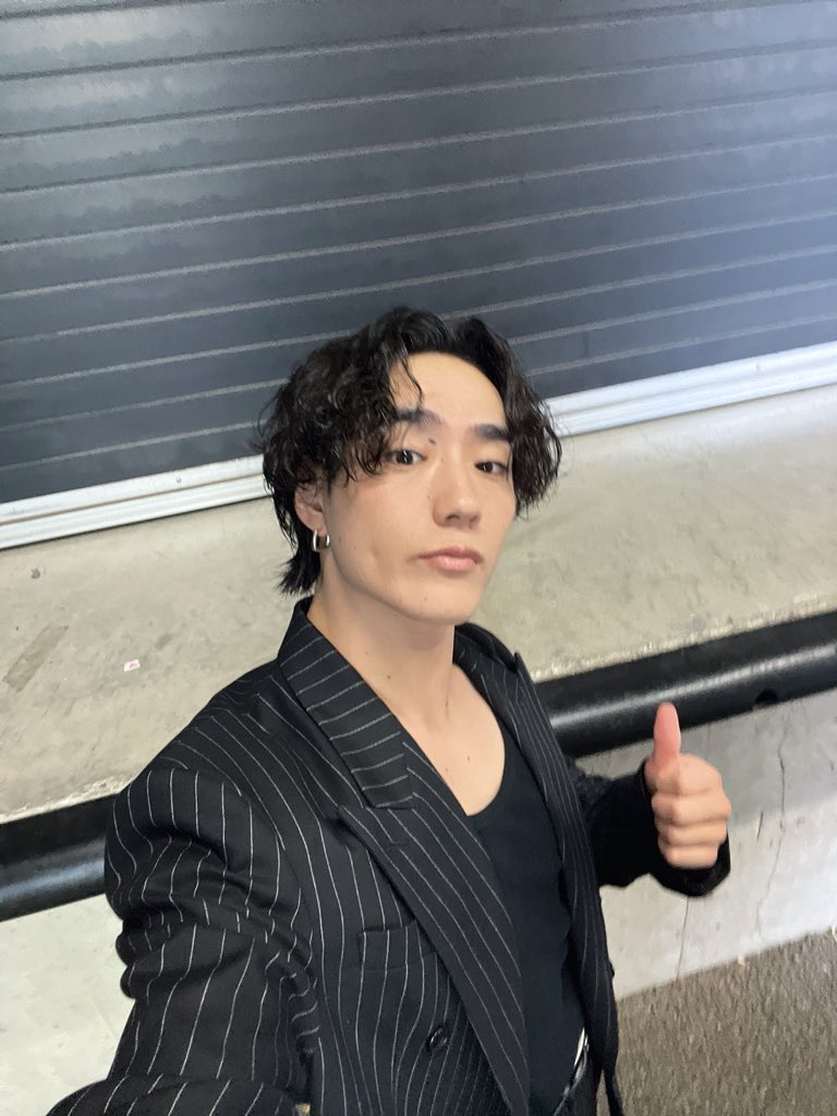 NOSUKE_good's tweet photo. "URBAN SAVAGE"
AKIRAさん20周年おめでとう御座います❗️
漢の中の漢になります。。

#漢 https://t.co/fesxbF3fDU