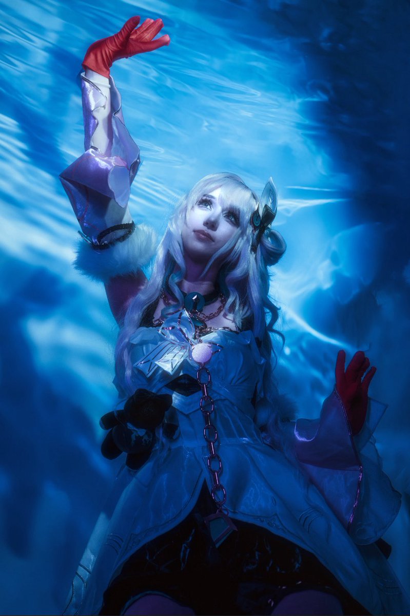 hiyocozz's tweet photo. I haven’t posted this anywhere else bc it’s not edited yet but I just love it so much 
 #denia #wutheringwaves #cosplay #wuwa #cosplayer https://t.co/nYdUwMpRkp