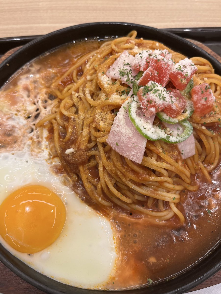 twakayama's tweet photo. #富山県 #小矢部市 #三井アウトレットパーク北陸小矢部 #洋食屋ＲＹＯ #ナポリタン #目玉焼き 熱々のナポリタン🍝に目玉焼き🍳の黄身が‼️これは最高‼️ https://t.co/MEoOW7e4E4