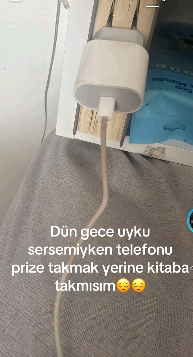 sicakknevaleyiz's tweet photo. Uykumuz gelince bizim hareketlerin saçmalık KDKDKDKKDKS https://t.co/1RYxm0sEYp