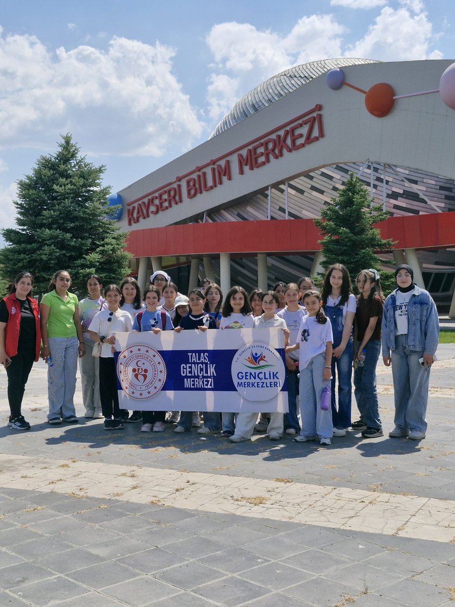 GSB_Talasgm's tweet photo. 🚀 Bilimle dolu, eğlenceyle taçlanan bir gün! 🔬✨
Talas Gençlik Merkezi Yaz Kulübü'nde rotamızı Bilim Merkezi'ne çevirdik! 🧪🌍
Bir yandan yeni şeyler keşfettik, bir yandan deneyimleyerek öğrendik. Merak ettik, denedik, eğlendik ve unutulmayacak anılar biriktirdik. 💙 https://t.co/tRqZFudUxw