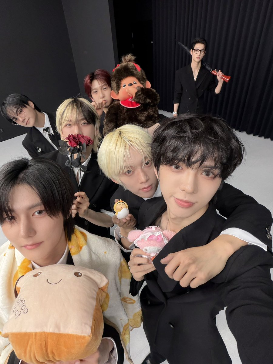 _AMPERSANDONE_'s tweet photo. [📸] 2026.07.10 앰퍼샌드원 (AMPERS&amp;ONE) 4th Mini Album [DEFINITION] FAN SIGN EVENT (뮤직앤드라마)

#앰퍼샌드원 #AMPERSANDONE #DEFINITION #GOD https://t.co/xxREOMXkEf