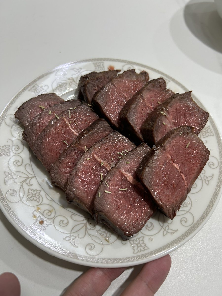 Yenforfun's tweet photo. 最近來轉型食物帳好了
不同醃法！

威士忌醃
胡椒 鹽醃

個人覺得威士忌的多了一個酒香～～挺特別的 https://t.co/W3dc2SH7NH