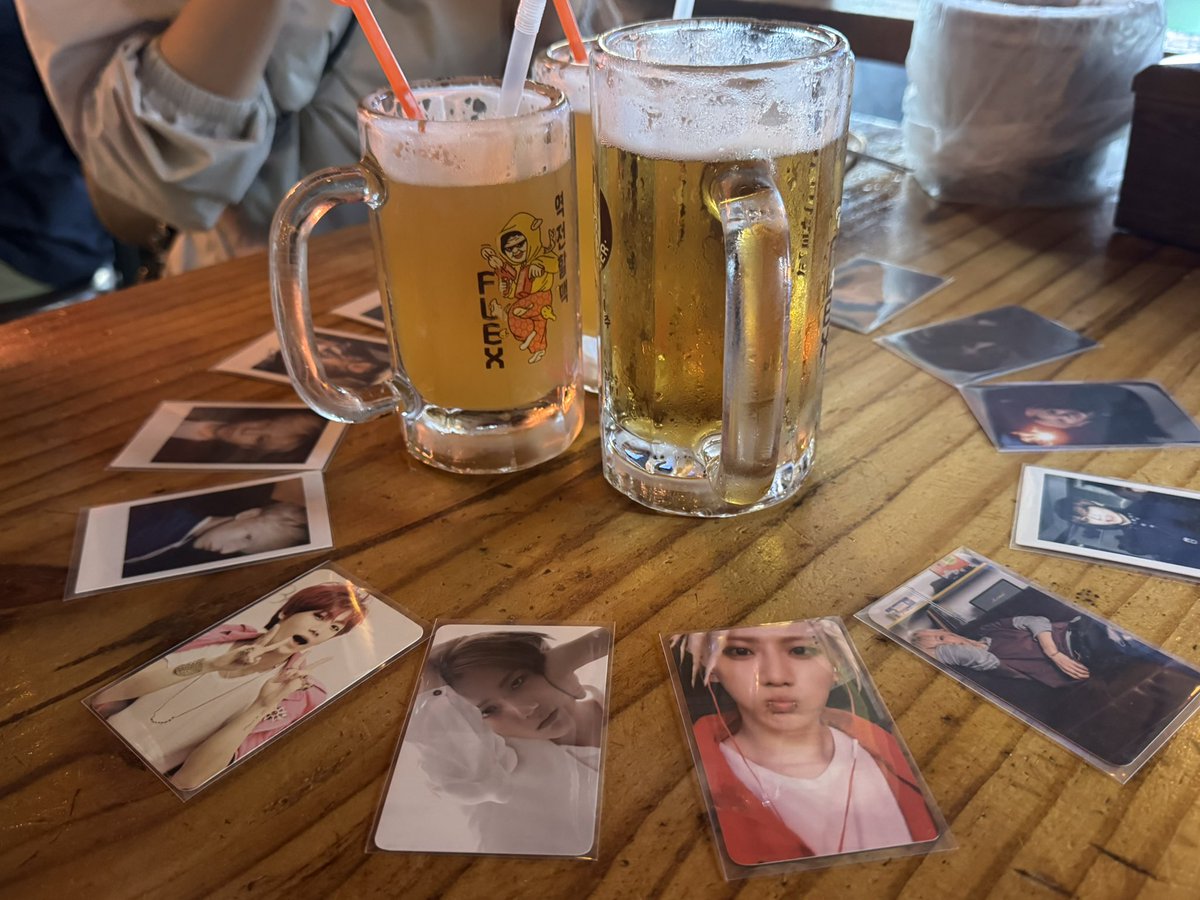 feely0ury0ung's tweet photo. 퇴근한사람을향한장현승의폭력적인한마디
: 일 안하니? https://t.co/c8m2qo9e7M
