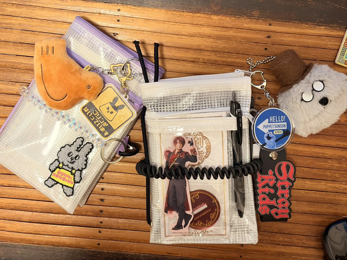 mineni777's tweet photo. 初代作った時が楽しすぎて（右）、2代目のジャーナルポーチも作りだしてしまった（左）2代目ももっとガチャガチャさせてくぞー！
夏のインテはシールビュッフェがあるので、その見本帳になる予定です😊重い見本帳になりそうだ https://t.co/gnFmQgmcfC