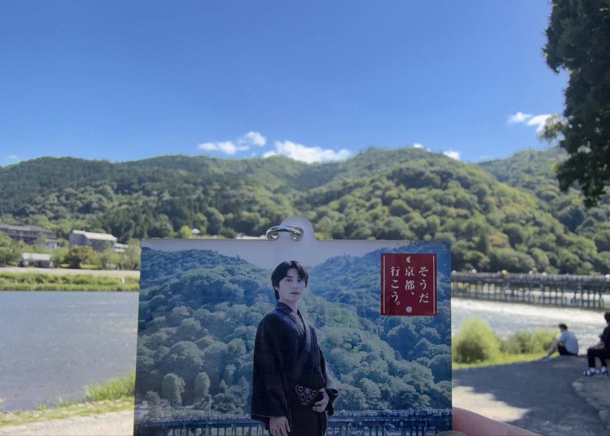 DLnattu's tweet photo. 等身大パネル、アクキー、トレカ、どの顕嵐くんもかっこいい〜。
毎年夏に京都巡り出来てるから、元気でいれてる気がするな。
今年もありがとう〜。
#そうだ京都行こう https://t.co/qEzxH6MuZV