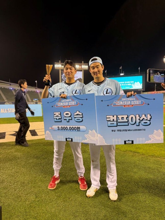 mylanders2's tweet photo. "순번이 밀리면서 나까지 왔는데 한 번 쯤은 경험해보면 좋을 것 같아서 출전하겠다고 했다. 이번에 안 나가면 은퇴할 때까지 쉽지 않을 것 같아 나가겠다고 했다"고 말했다. 

그러면서 "그런데 준우승이라는 뜻밖의 수확을 얻어 너무 감사하다. 굉장히 의미있는 날"이라며 활짝 웃었다. https://t.co/7x3NRccHn8