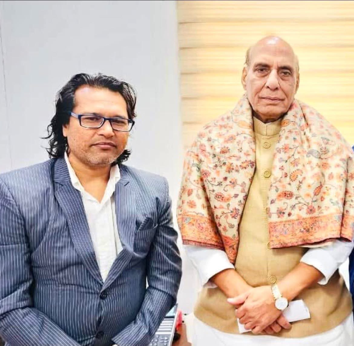 MasoomKailash's tweet photo. भारत के रक्षा मंत्री आदरणीय राजनाथ सिंह जी को जन्मदिन की हार्दिक शुभकामनाएँ 🎂💐🙏
@rajnathsingh https://t.co/4IhV0sidsM
