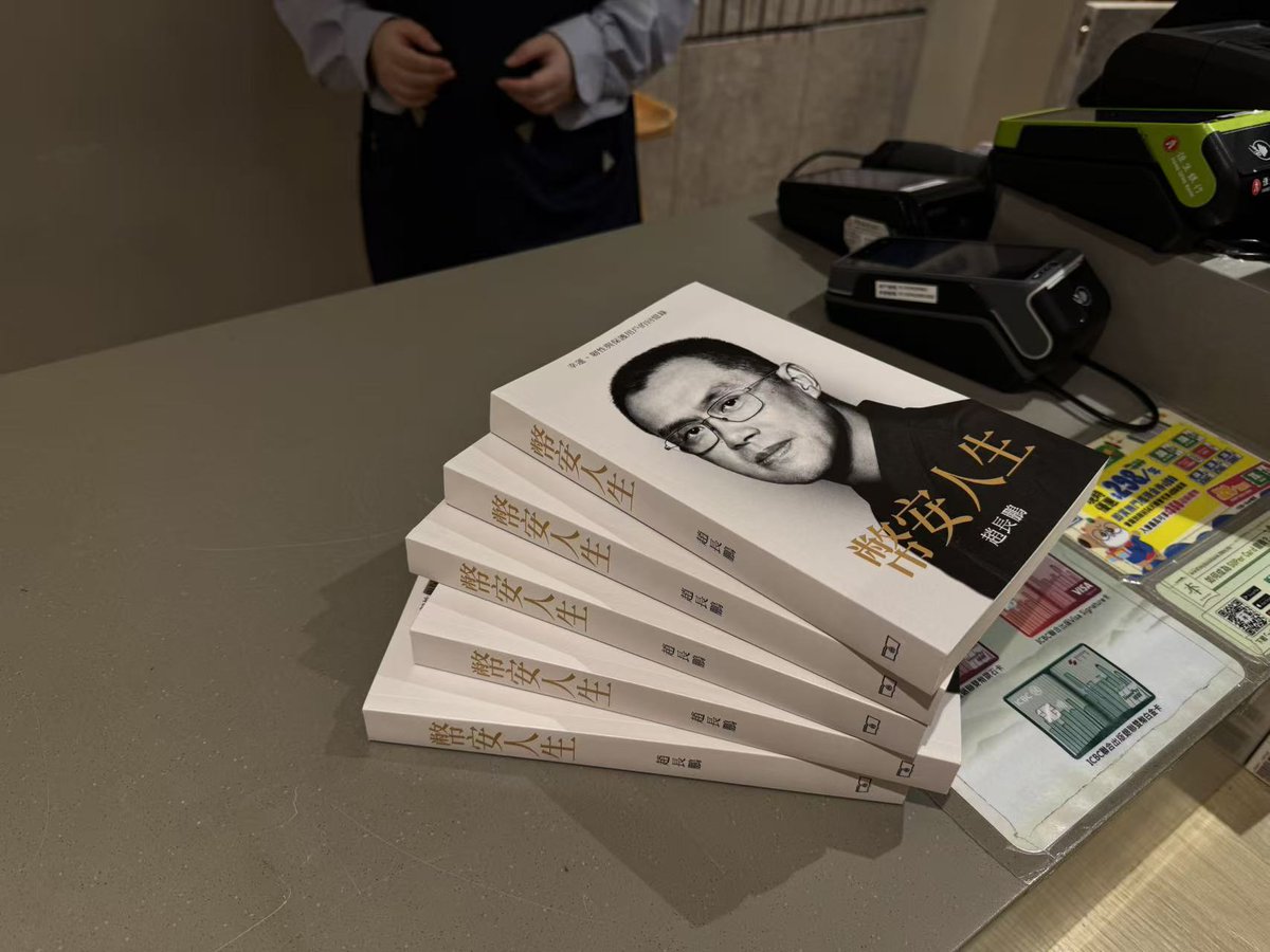 IPDEX_Official's tweet photo. 點解要將書擺成階梯狀？🤔

因為書籍係人類進步嘅階梯。💡 https://t.co/CmV3Y6xIKO