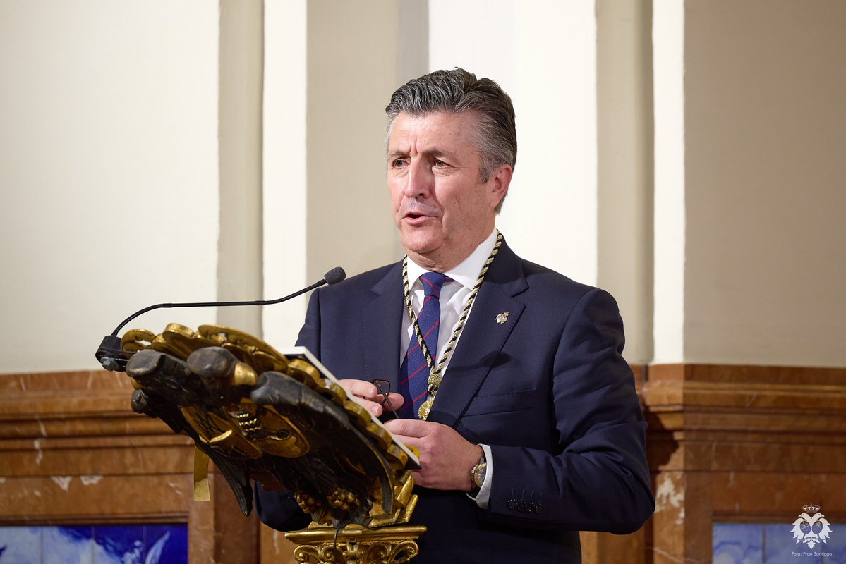 HdadCachorro's tweet photo. ➡️ Tal y como marcan nuestras Reglas, la jura de los nuevos oficiales de gobierno tuvo lugar durante el ofertorio de la solemne eucaristía, celebrada ante la presencia de nuestros Sagrados Titulares. La Santa Misa estuvo oficiada por el Rvdo. P. D. Pedro Manuel Ojeda Ríos, Rector de la Basílica y Director Espiritual de nuestra Hermandad.

#Cachorro26