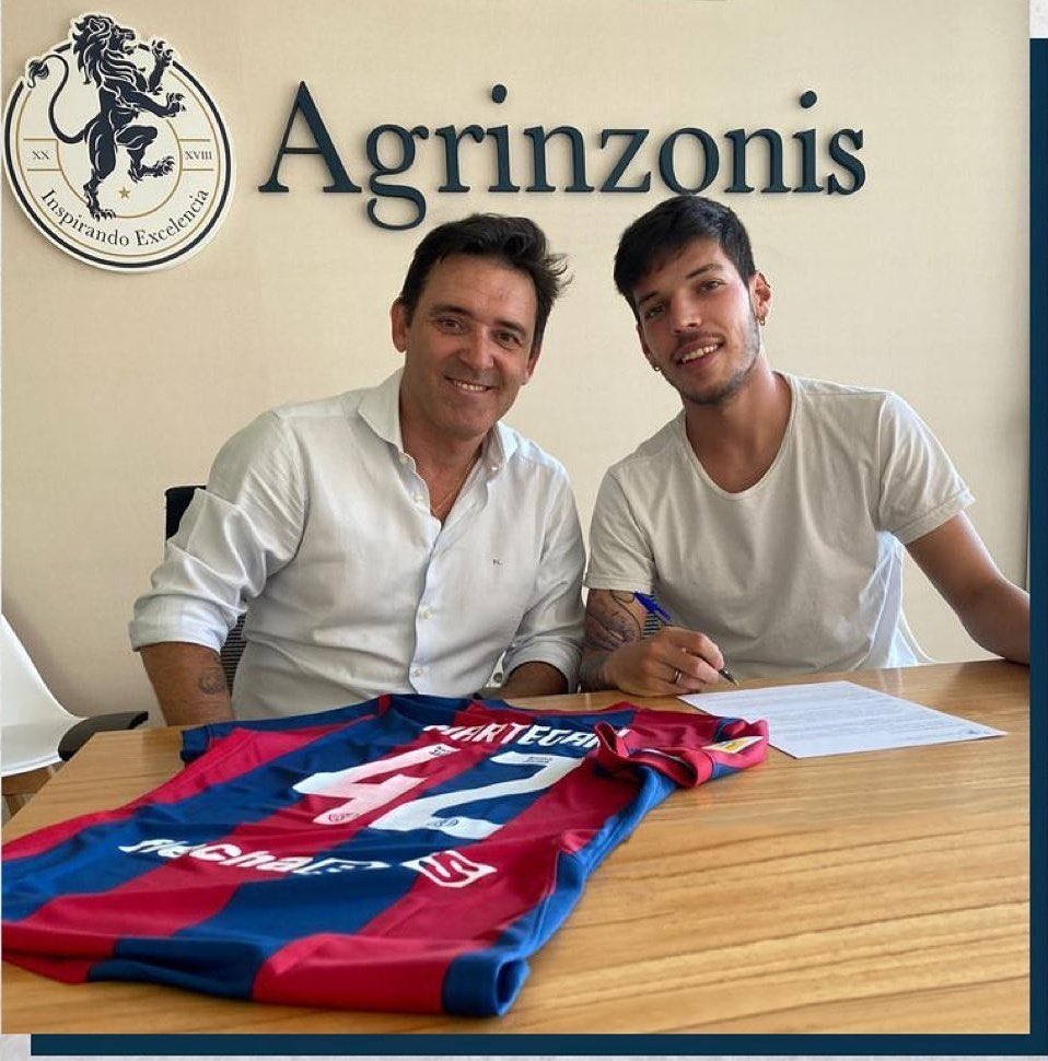 marceloz65's tweet photo. Marcelo y Patricio Lombilla, estos son los dos delincuentes que están enquistados en el club, @MarceCulotta a ver si te dan los huevos y los sacas a patadas en el orto, con prohibición de entrada para siempre en el club.
 No me des a pensar que vos sos socio de ellos…o si ? https://t.co/ewewDFndDE