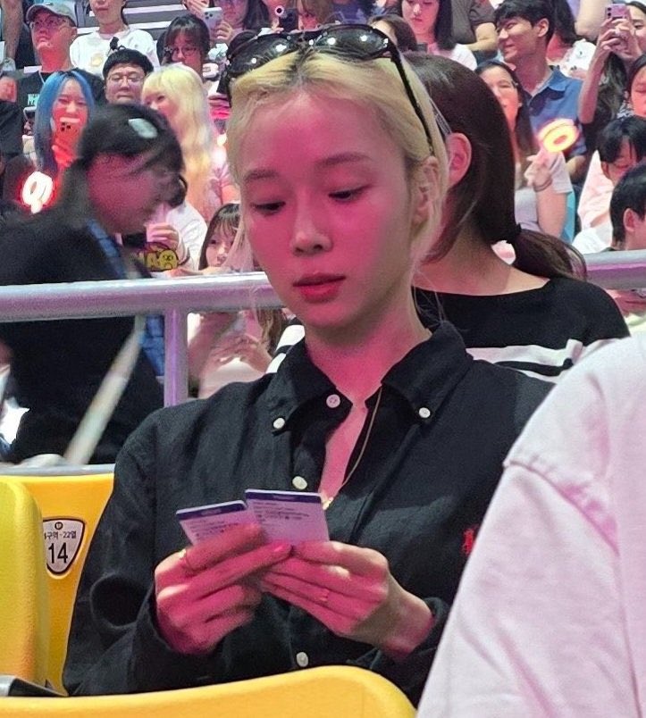 wntrstats's tweet photo. MINJEONG 👀

#金旼炡  #冬子 #WINTER https://t.co/V31gRh53GX