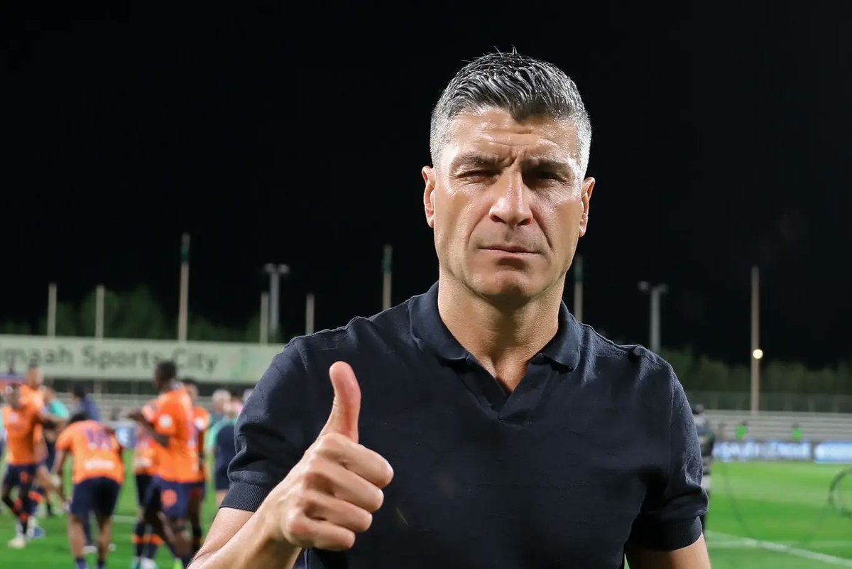 NewsAlmirantee's tweet photo. ATENÇÃO! O português Pedro Emanuel é o novo técnico do Vasco.

O treinador estava a caminho do Al-Ettifaq e desistiu para comandar o Cruzmaltino. Ele chega esse final de semana ao Rio de Janeiro.

🗞️: @venecasagrande https://t.co/HHLCBIA79q