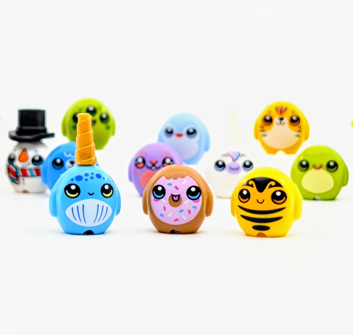 BricksFanz's tweet photo. Three new LEGO 'plushies' join the gang. You can find the Donut, Narwhal and Bee in LEGO Friends set 42700: Candy & Cupcake Ferris Wheel #LEGO #LEGOPlushies #LEGOCollectables #ActivitySupport26 https://t.co/5YkBQFZw8o