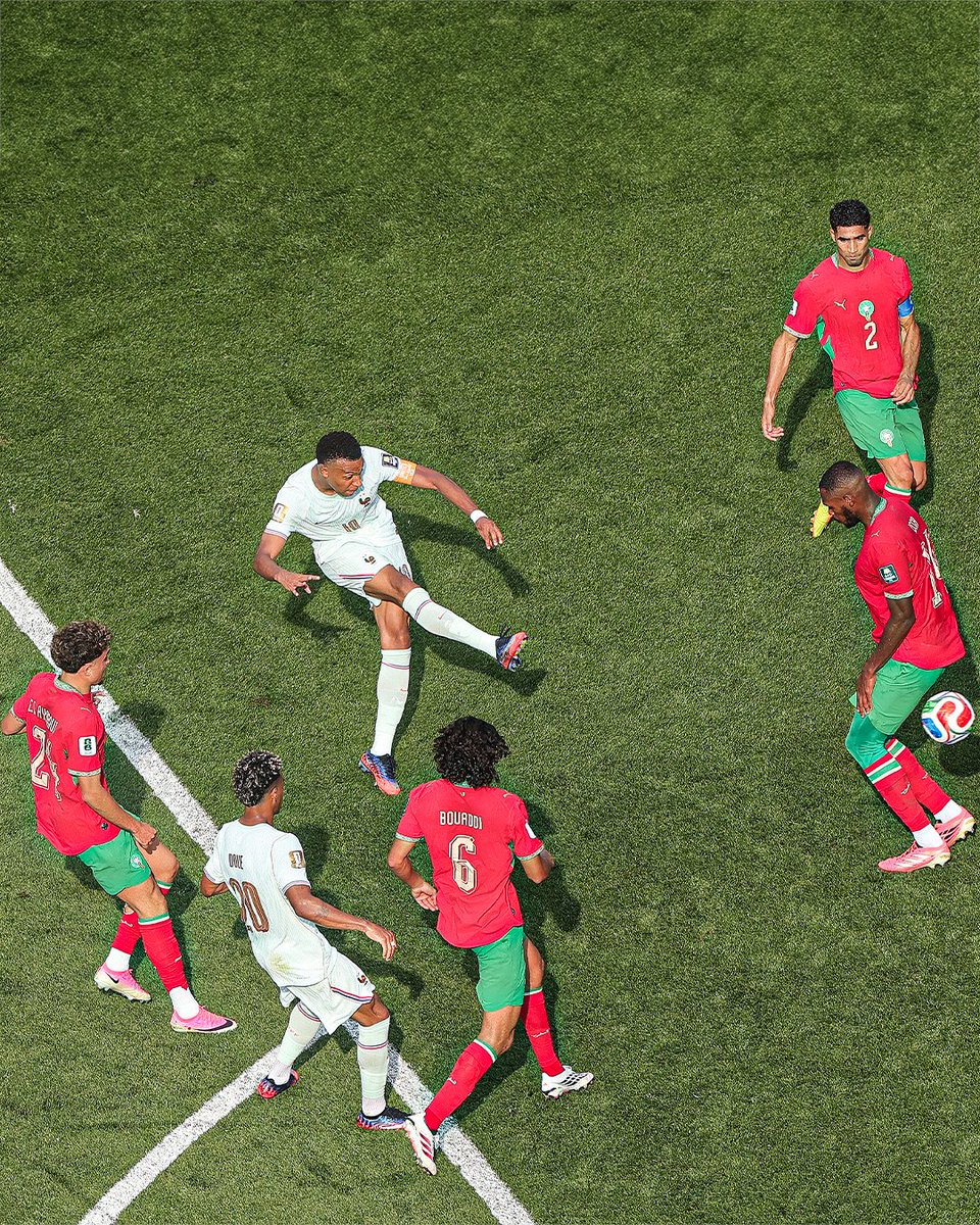 BlaqWit_MCFC's tweet photo. 🚨🚨 Thierry Henry delivers a strong verdict on Kylian Mbappé's legacy compared to Neymar:

​"Another World Cup and one Champions League, then we might have a conversation. In terms of impact, dominance, and availability, I think Mbappé is better than Neymar. Neymar belongs to the clique of Ronaldo and Messi, but I think he should be removed. Mbappé has showcased his ability on the highest stages for France, PSG, and Real Madrid."
