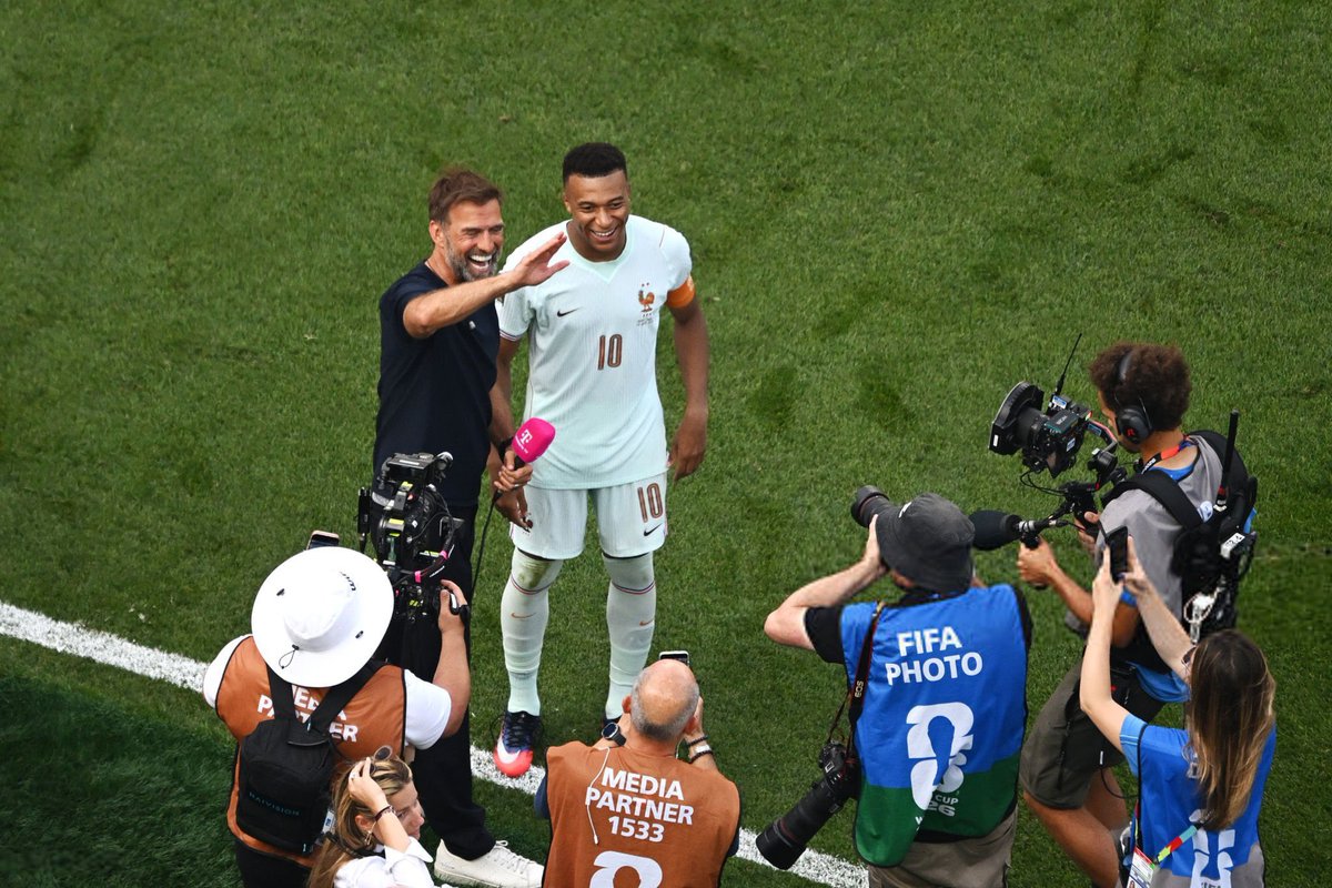 BlaqWit_MCFC's tweet photo. 🚨🚨 Thierry Henry delivers a strong verdict on Kylian Mbappé's legacy compared to Neymar:

​"Another World Cup and one Champions League, then we might have a conversation. In terms of impact, dominance, and availability, I think Mbappé is better than Neymar. Neymar belongs to the clique of Ronaldo and Messi, but I think he should be removed. Mbappé has showcased his ability on the highest stages for France, PSG, and Real Madrid."
