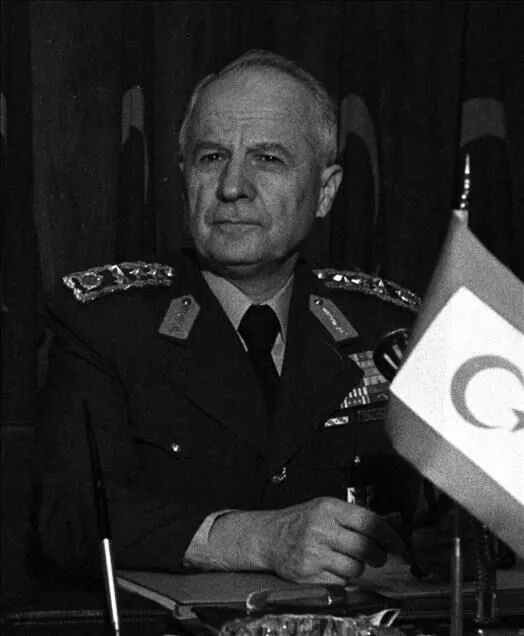ToptancCem69915's tweet photo. 📌Bulgar Göçmeni Pentagonun kuklası Kenan Evren, faşist 1980 askeri darbesi akabinde, Vatikan beslemesi CIA ajanı Kripto Taşnak FETÖ için, Harp okullarımızda kapıları sonuna kadar açtı. 

📌1983'te FETÖ'nün Kara, Hava ve Deniz Harp Okullarımızın %3'ü FETÖ terör örgütünün Militanlarıydı. 

📌Verdiğim rakamlar, YAŞ Kararlarıyla mağdur edilerek TSK'dan o zamanlar ihraç edilen Müslüman Subaylarımız beni teyit edeceklerdir.  ASDER