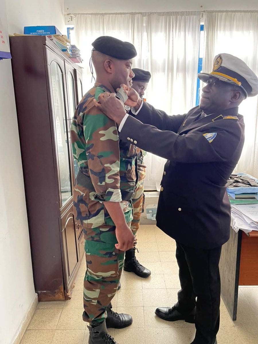 HaididiTv4104's tweet photo. Com enorme felicidade 🙏
Promovido ao grau de Capitão aka Tenente de navio
MARINHA DE GUERRA ANGOLANA https://t.co/pIWuw6peBZ