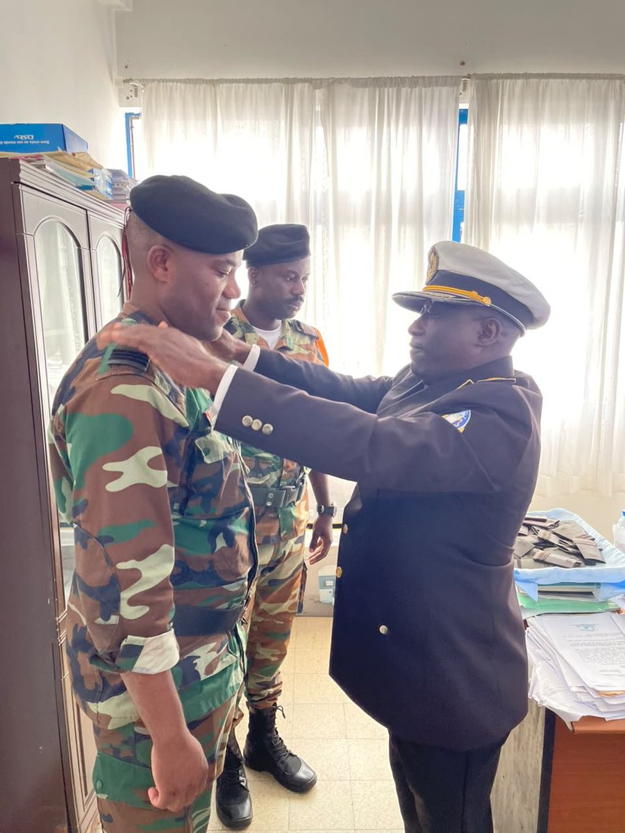 HaididiTv4104's tweet photo. Com enorme felicidade 🙏
Promovido ao grau de Capitão aka Tenente de navio
MARINHA DE GUERRA ANGOLANA https://t.co/pIWuw6peBZ