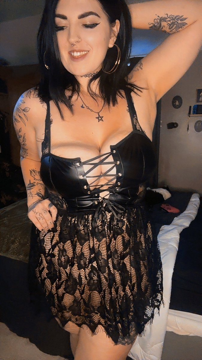 Gothgamerdee's tweet photo. Hey my loves! Go check out my only fans for lots of new sexy uploads 😍🙌🏽 

Also feel free to have a snoop round my Amazon wishlist and treat a girlie ;) https://t.co/NenIo68gO9 https://t.co/AcCGEbu8rA
