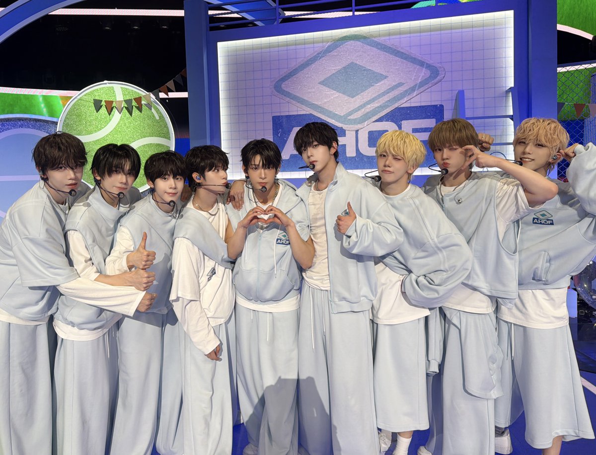 AHOF_official's tweet photo. [📸] 260710 뮤직뱅크 완료✨

포하에게 전속력으로 𝙍𝙐𝙉 𝙏𝙊 𝙔𝙊𝙐🩵 앞으로도 아홉과 함께 달려주세요😆

#AHOF #아홉
#RUN_TO_YOU https://t.co/ZRD0I4s2pm