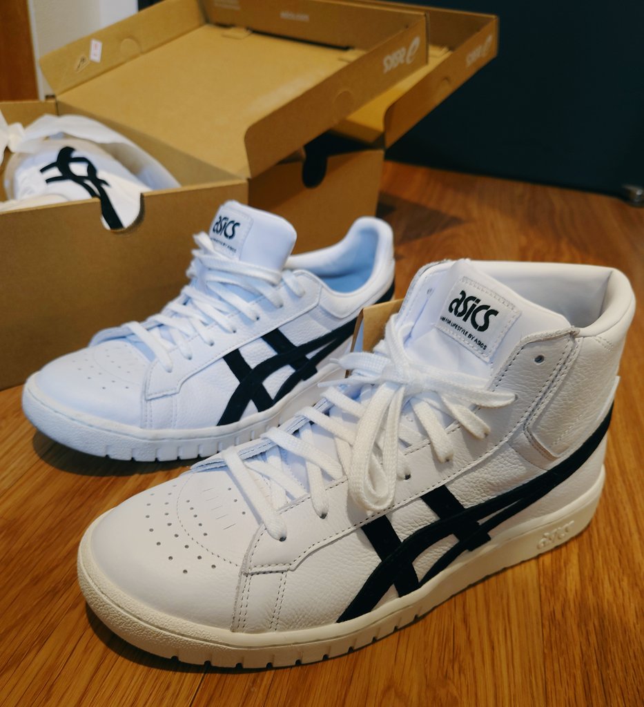 take5122's tweet photo. お揃い？とても嬉しい！
右側 ASICS　GEL-PTG MT https://t.co/ab1r7S26WD