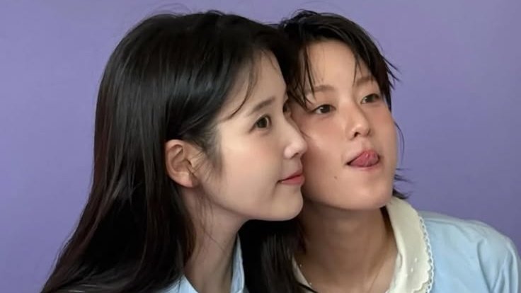 jangchuo's tweet photo. iu terminou, agora ela pode namorar a yeon!! https://t.co/HRelI5nhIG