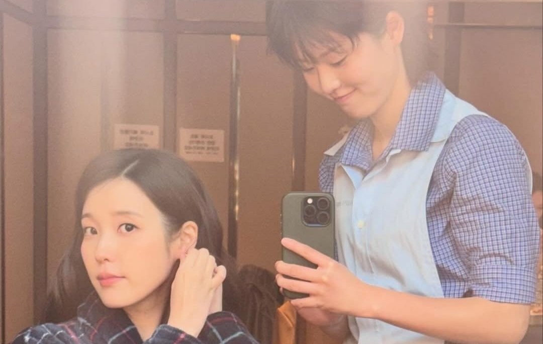 jangchuo's tweet photo. iu terminou, agora ela pode namorar a yeon!! https://t.co/HRelI5nhIG
