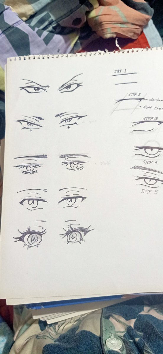Ore_Seu's tweet photo. The time I'm practicing on how to draw by instructions yet I don't use them lol. Like some draw circle first for the head, others do the eyes first. A sketch I made way back before. https://t.co/hWPXxROBzX