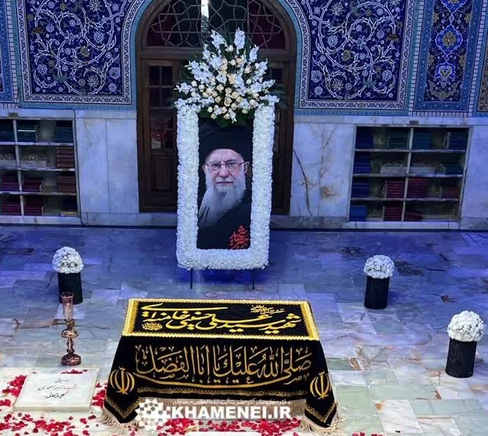 IMbeatreas's tweet photo. نسلی که تورا ندید به قـبرت خواهد ریـ‌د https://t.co/Ei5WKmmTI2
