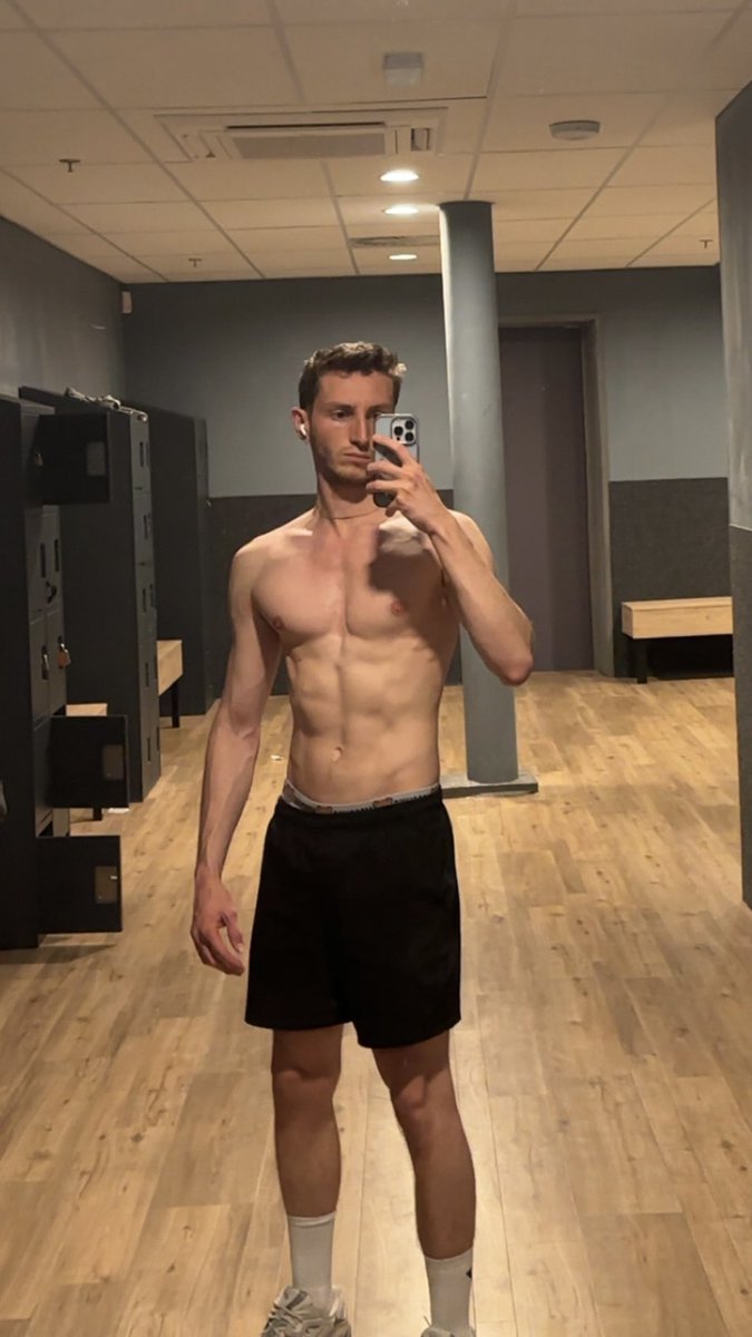 zaphkiel_00's tweet photo. I need a haircut https://t.co/WqLE3YiKnR