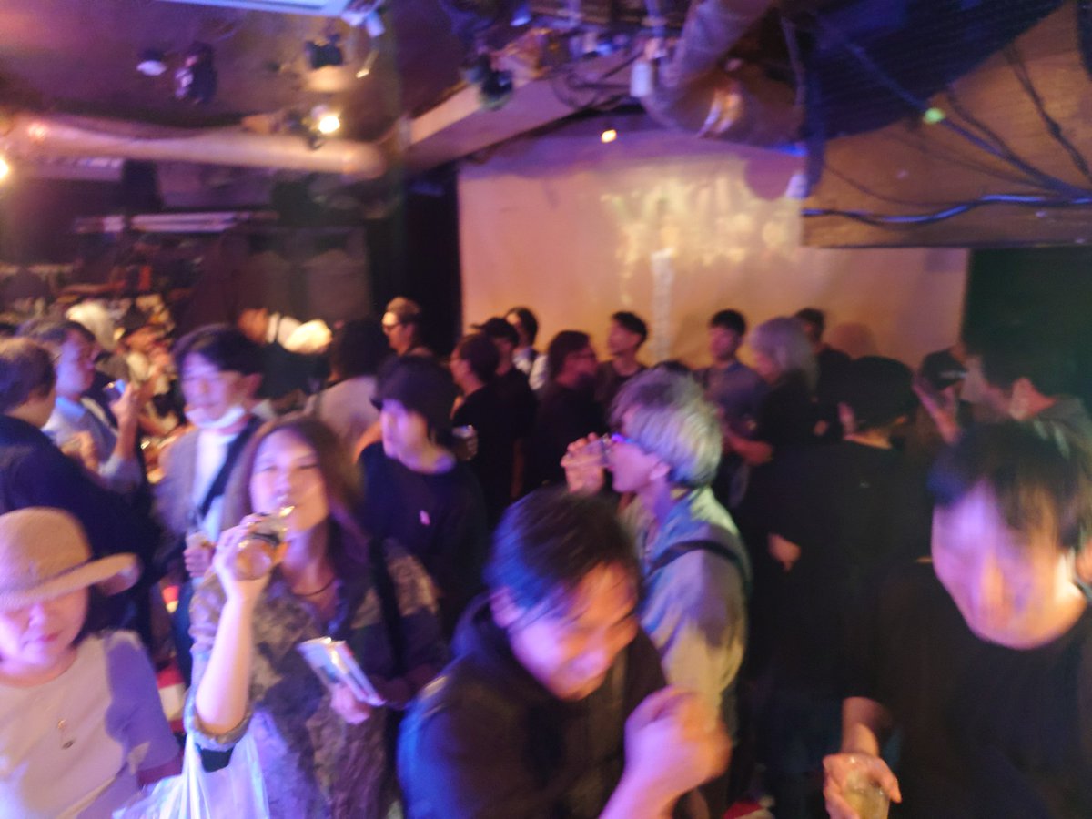 takasi_gravel's tweet photo. 昨日はTake後藤さんお別れ会でした。
こんなに沢山の方が来てご縁を作ってた後藤さんの優しさですね。
全然悲しい事じゃないし池袋でチャリに乗った後藤さんにまた会えるんじゃないかなって思うけど昨日を終えてやっぱり寂しいなぁ、とかどんな風に日々を過ごしてたのかなとか考えてしまいますね。 https://t.co/FbCOtgrohT