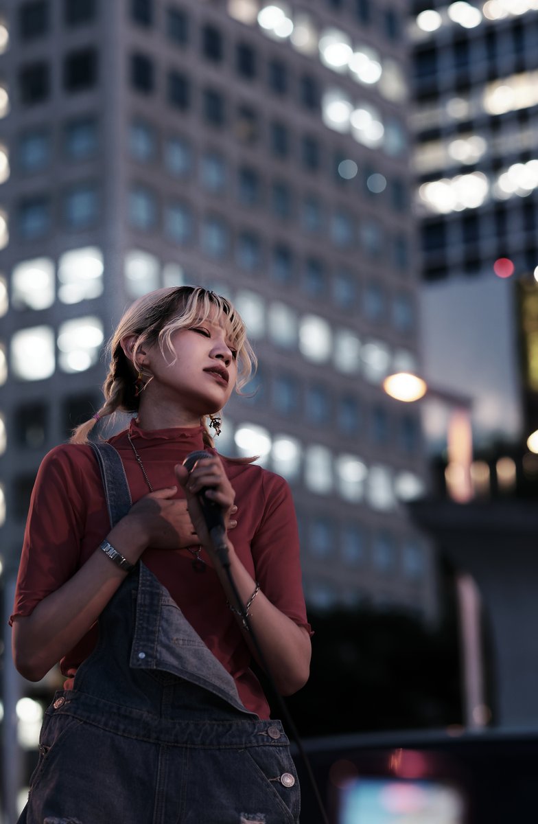 SignalsStyle's tweet photo. 栄の路上で #Akimi さん

いいMCって観客に喋らすのがうまくて
Akimiさん路上なのにめっちゃ喋らせてて
なかなかのテクニックの持ち主😄 
24日の箱が楽しみだ

@_musa_aki_ https://t.co/Ku8pJ28dLx