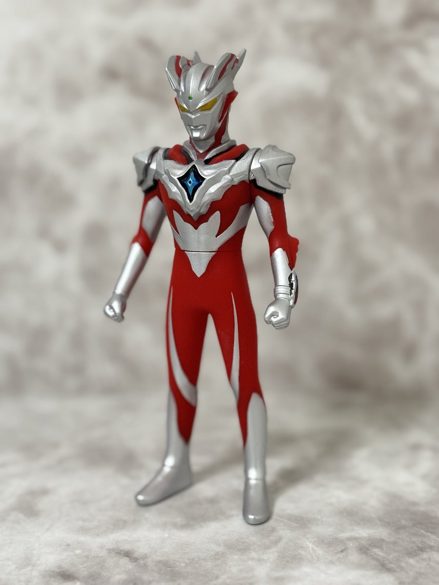 nob_R's tweet photo. さすがにウルトラマンの日なので、コスモライズ師匠。
先日お会いした時はなかなか肩がお怒りでらっしゃった(肩前後逆じゃね？)のでニコイチで盛りました。雰囲気良しとする。余った顔は来週のアクションフィギュアに移植しよう。
#ウルトラマン https://t.co/q9HI0FjZ0d