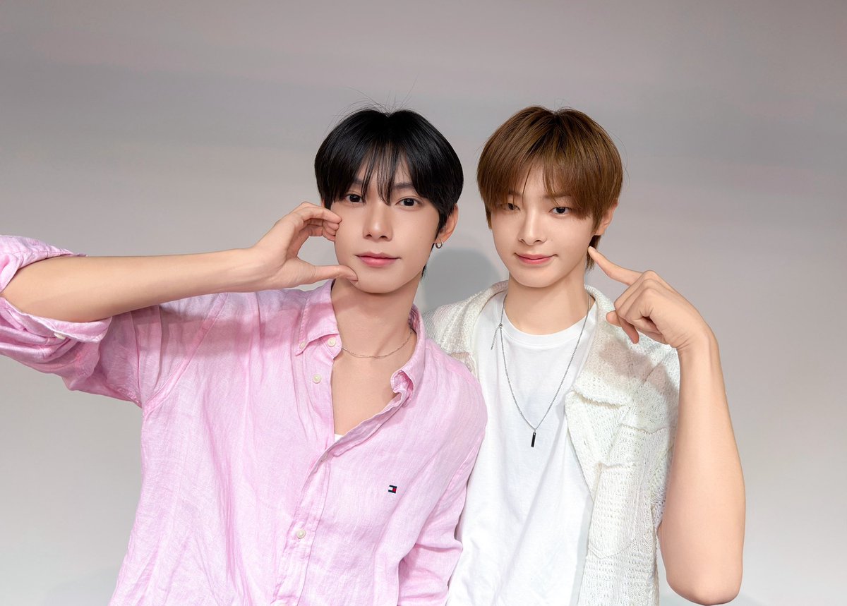 flareu_official's tweet photo. [#FLARE_UPDATE] 260710 FLARE U (플레어 유) 1st Mini Album [YOUTH ERROR] 발매 기념 팬사인회

#FLAREU #플레어유
#YOUTH_ERROR #WAY2U https://t.co/cjGkT2runl
