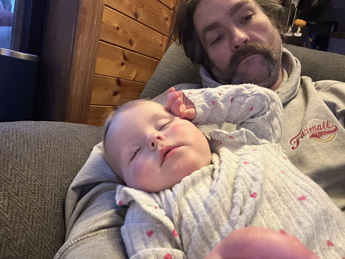Batester's tweet photo. Me my oldest son and my granddaughter. https://t.co/AuvJj50qfw