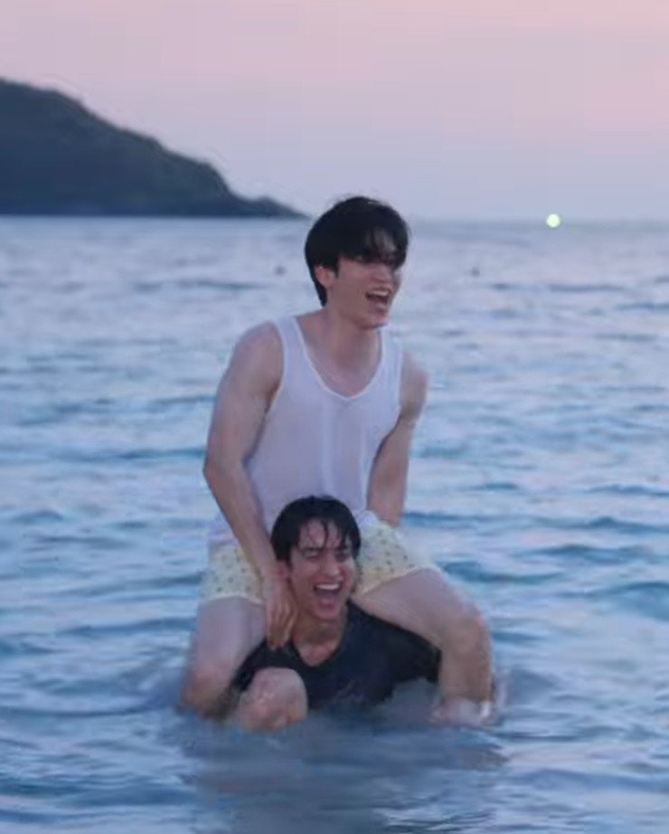 pinkyyspace_'s tweet photo. taynew                              vs                        totokanit

#ADogAndAPlaneEP7 https://t.co/19M0W62vfm