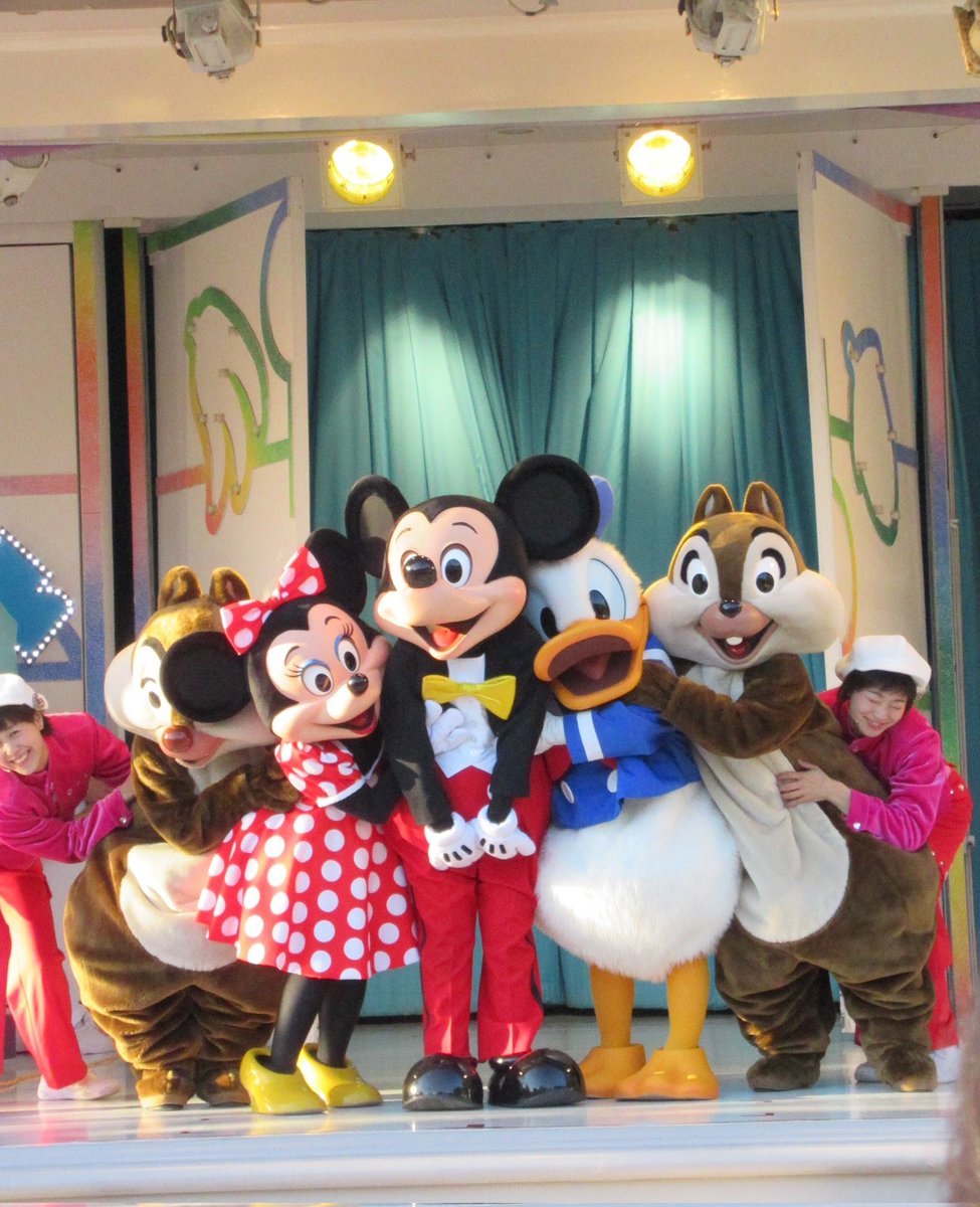 kami19281118's tweet photo. エンタメ面だけでも、
・レギュラーショーは基本1日5回/全公演に自由席を設定
・季節パレは基本1日2回
・“キッズが見られる”キッズ向けショーを上演
値上げするならやっぱり最低でもこの辺はやって欲しい所よね……

ところでコレ全部約10年前にやれてたディズニーパークが日本に有ったっけね………() https://t.co/lhoN5MxzSo