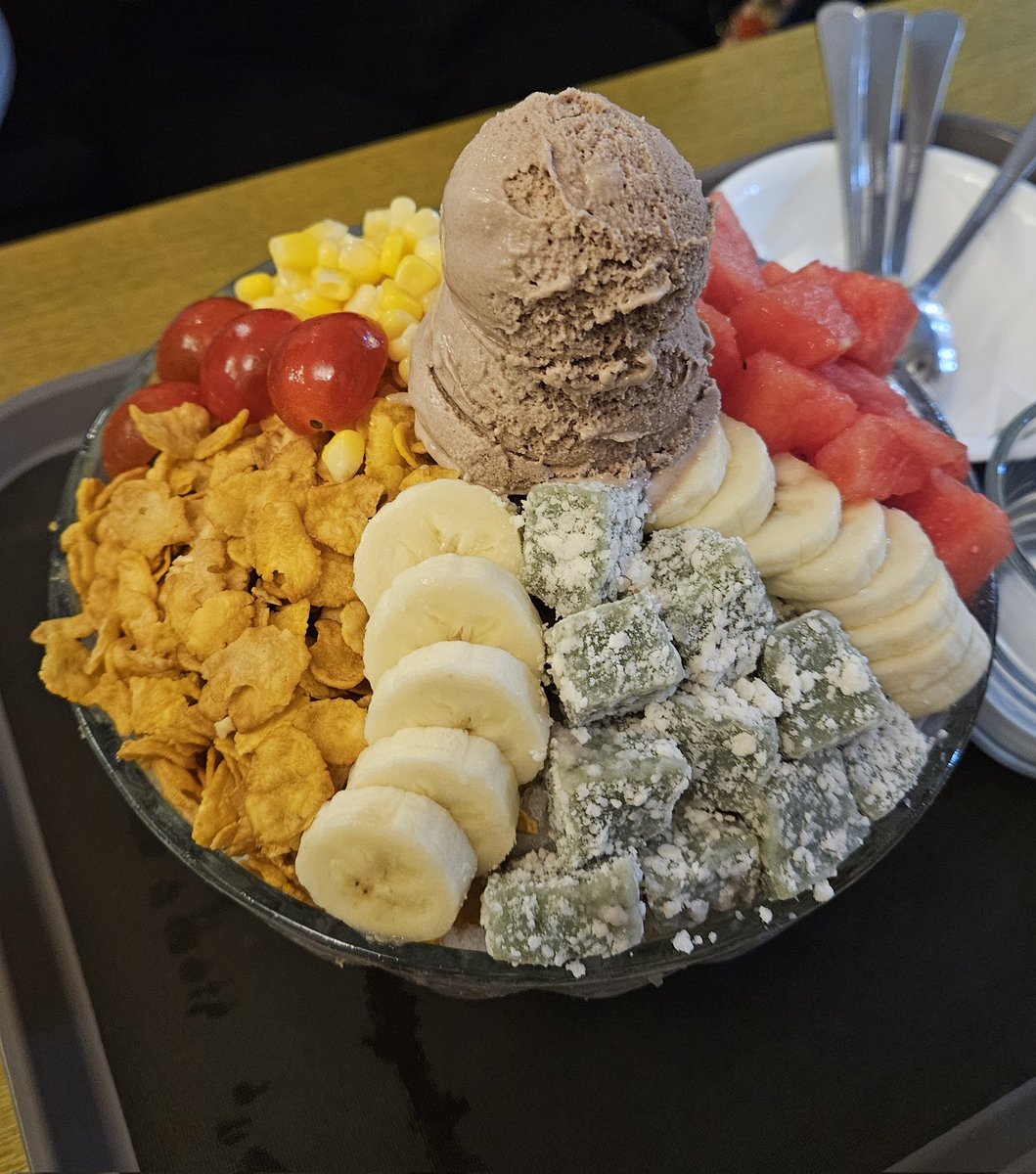 ondaeonda's tweet photo. 쭈꾸미우삼겹이랑 초코빙수 먹엇어요
너무 맛있어서 하루종일 푸파한 하루 https://t.co/kLnpM45Bmr