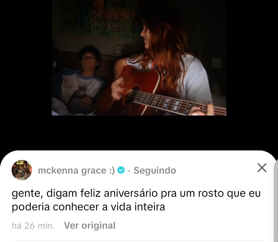 alliefearless's tweet photo. Eu passo mal que depois dela colocar ele na friend zone ela deu um parabéns devente com um video super fofo deles cantando honebee https://t.co/NfZwb2nKq7